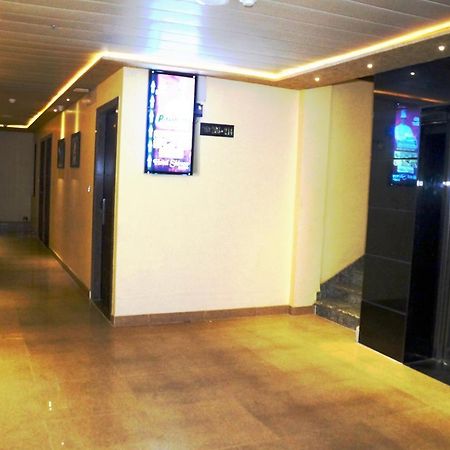Hotel Shivoy Grand فاراناسي المظهر الخارجي الصورة