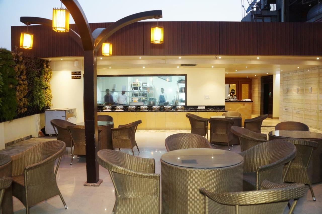 Hotel Shivoy Grand فاراناسي المظهر الخارجي الصورة