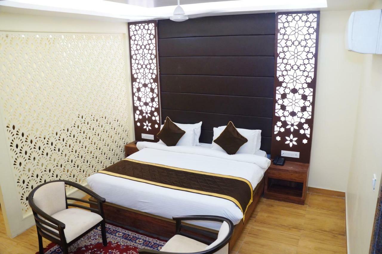 Hotel Shivoy Grand فاراناسي المظهر الخارجي الصورة